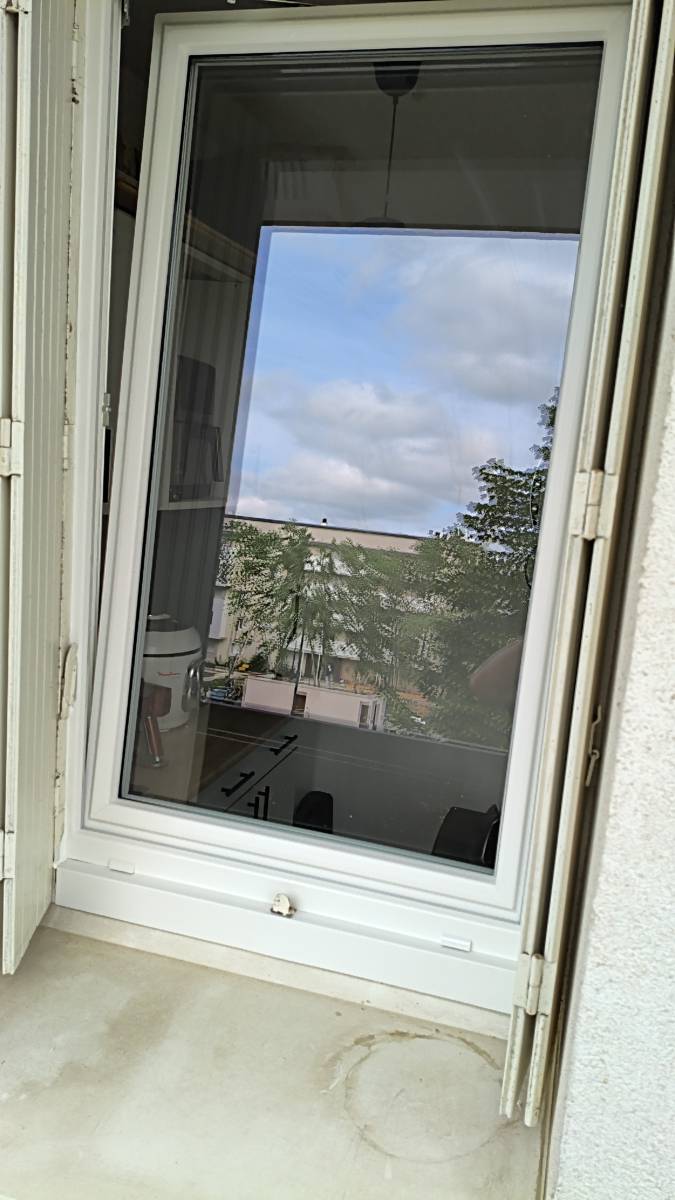 Confort et sécurité grâce au système oscillo-battant.