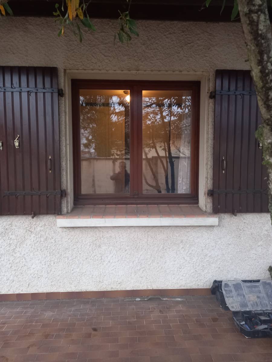 Remplacement en sur mesure de 10 fenêtres en PVC blanc de chez PREFAL sur la commune de Blagnac