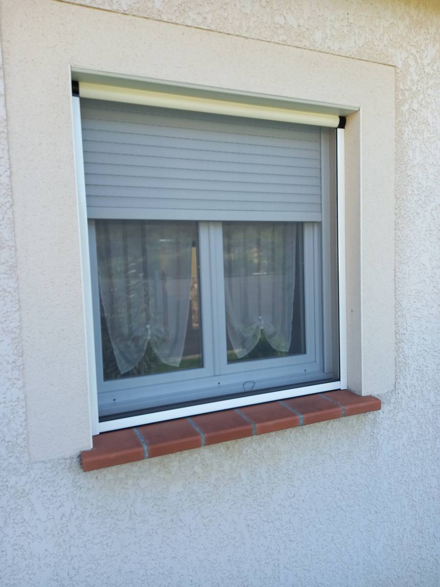 Installation d'une moustiquaire enroulable à Fontenilles