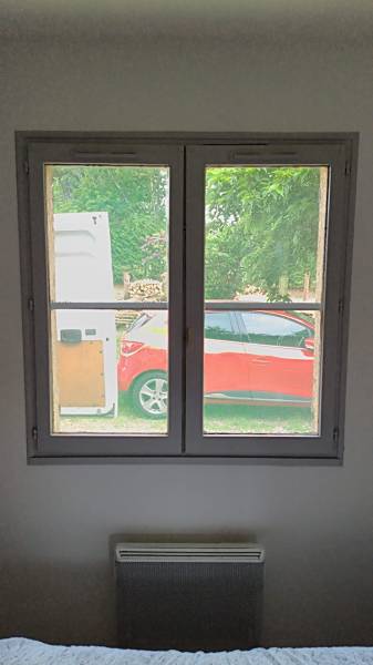 Anciennes fenêtres avant rénovation à Saint-Thomas.