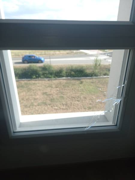 Remplacement d'un double vitrage sécurité sur la commune de Léguevin ( Avant )