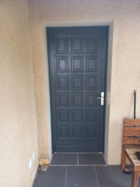 Remplacement d'une porte d'entrée sur la commune de Fonsorbes ( Avant )