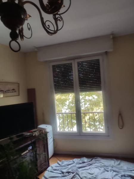 Remplacement d'un volet roulant manuelle par un volet roulant solaire sur la commune de Toulouse