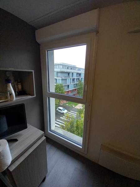 Remplacement en sur mesure d'une fenêtre en PVC avec allège fixe sur le secteur de Toulouse ( 31400 )