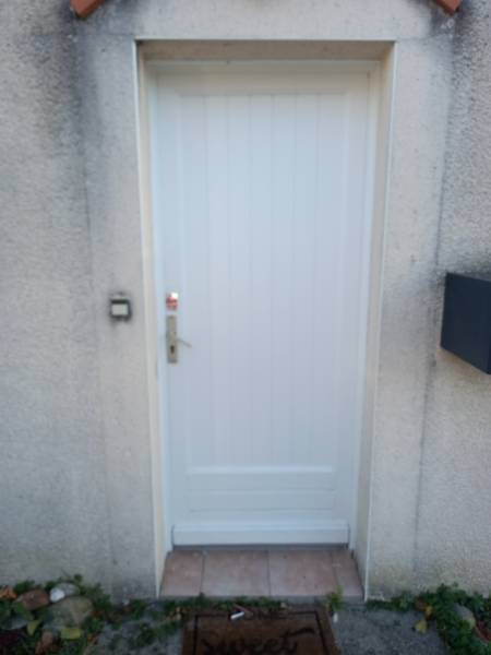 Remplacement d'une porte d'entrée en bois sur la commune de Fonsorbes