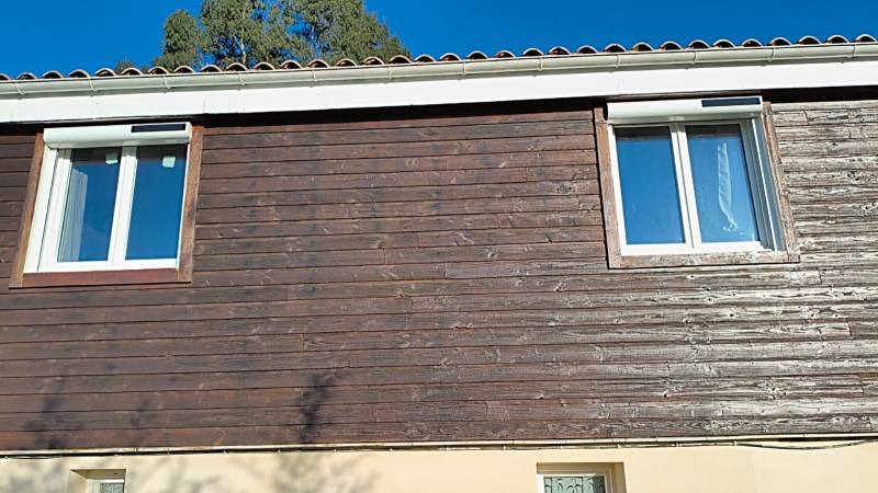 Rendu final de notre dernier chantier à Savères : pose de 3 volets solaires autonomes. Alliez confort thermique et esthétique avec les coffres compacts Profalux. ML Menuiserie, votre artisan de proximité en Haute-Garonne (31) pour toutes vos fermetures de