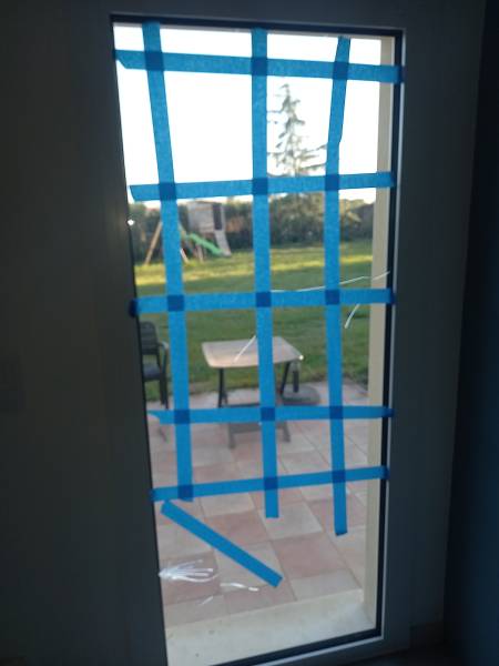 État initial du vitrage standard sur cette maison à Saint-Clar-de-Rivière avant l'intervention de ML Menuiserie. Une isolation et une sécurité à renforcer.