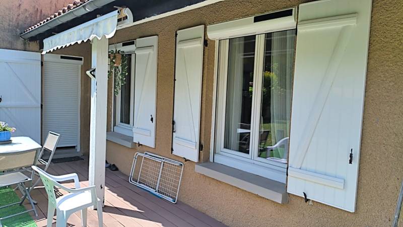 Pose de 3 volets roulants solaires sur-mesure PROFALUX sur la commune de Labarthe-sur-Lèze. Une réalisation signée ML Menuiserie (Fonsorbes), membre du réseau PRO CONCEPT HABITAT, pour un confort thermique optimal et durable.