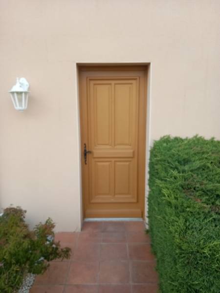 Remplacement porte d'entrée à Saint-Etienne de Tulmont