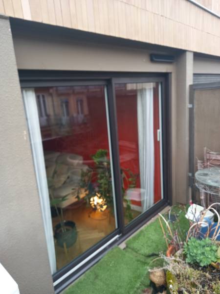Pose en sur mesure d'un coulissant en aluminium sur Toulouse