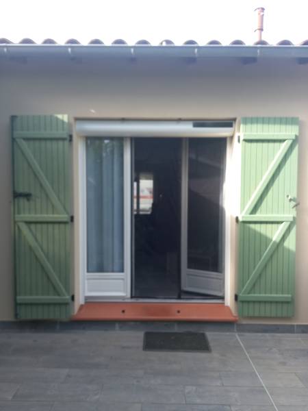 Pose de volets roulants solaires sur mesure à Mauzac près de Toulouse par ML Menuiserie de Fonsorbes